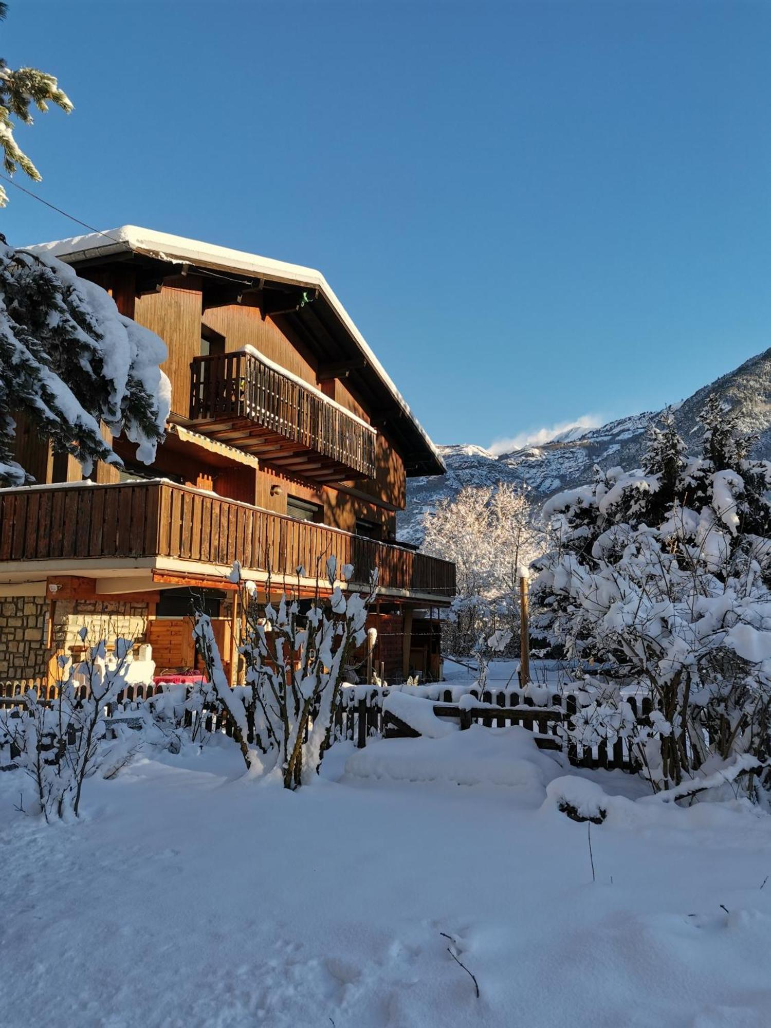 Chalet La Cachette Cyclists & Skiers Le Bourg-dʼOisans エクステリア 写真